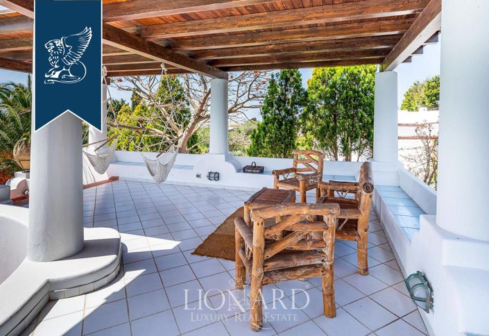 Image No.13-10 Bed Villa for sale