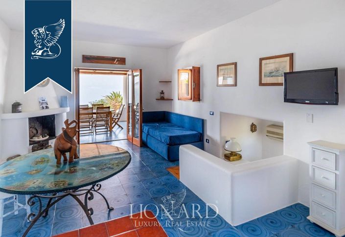 Image No.18-10 Bed Villa for sale