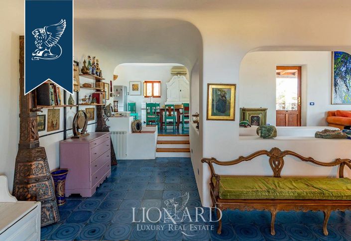 Image No.20-10 Bed Villa for sale