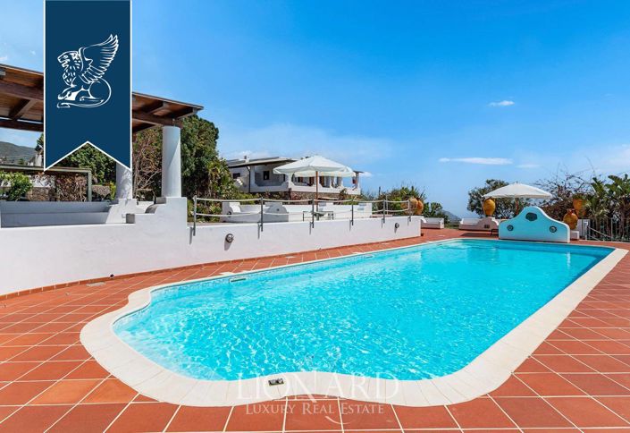 Image No.7-10 Bed Villa for sale