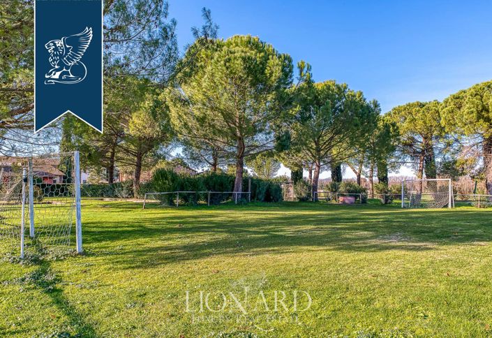 Image No.19-9 Bed Farmhouse for sale