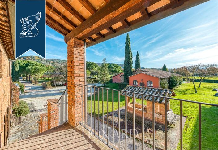 Image No.6-9 Bed Farmhouse for sale