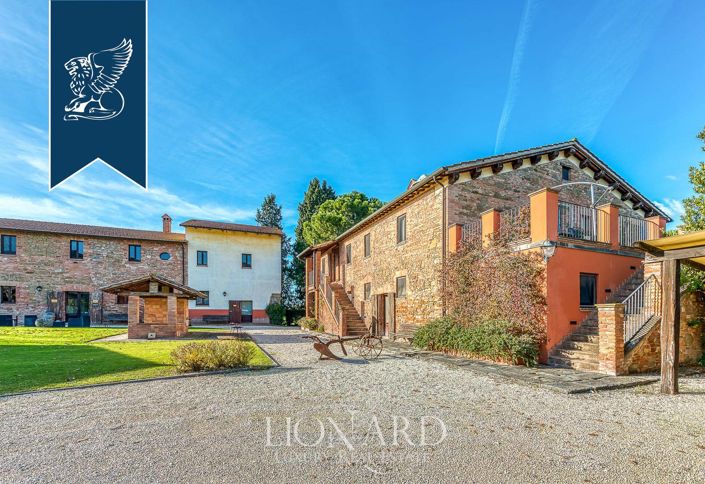 Image No.9-9 Bed Farmhouse for sale