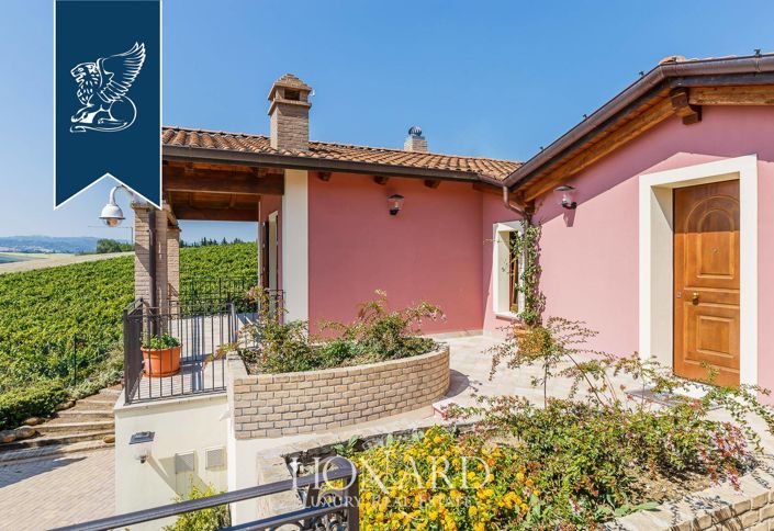 Image No.13-6 Bed Farmhouse for sale