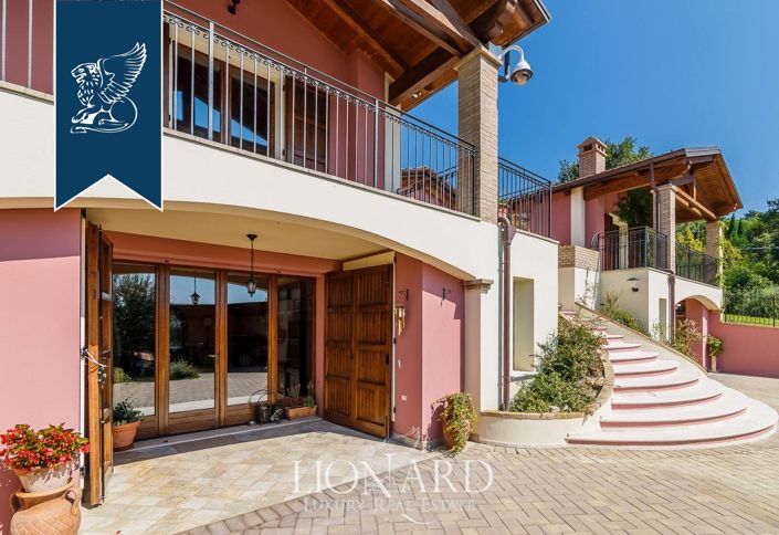 Image No.21-6 Bed Farmhouse for sale