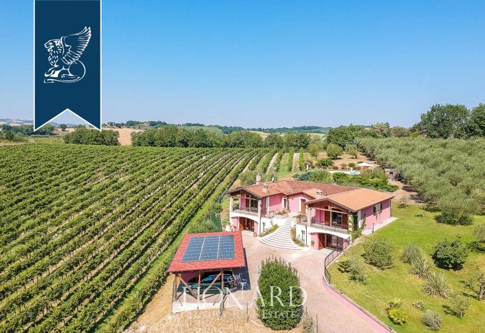 Image No.4-6 Bed Farmhouse for sale