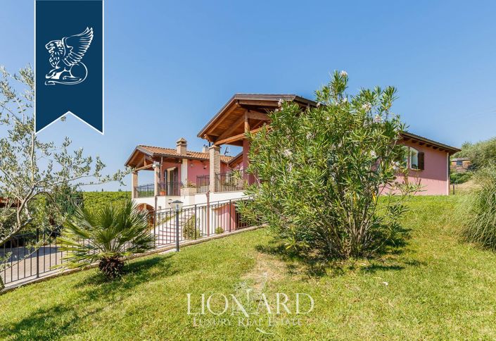 Image No.6-6 Bed Farmhouse for sale