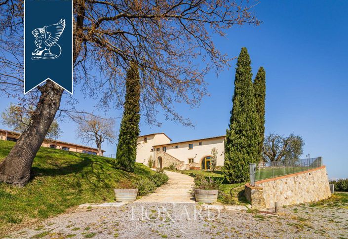 Image No.25-21 Bed Hotel for sale