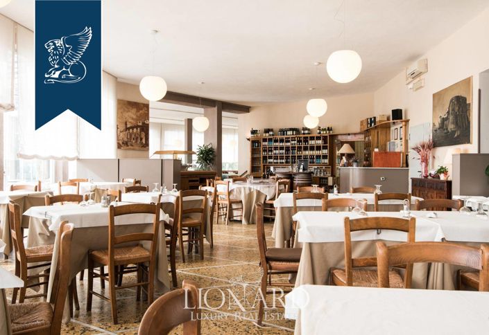 Image No.24-15 Bed Hotel for sale