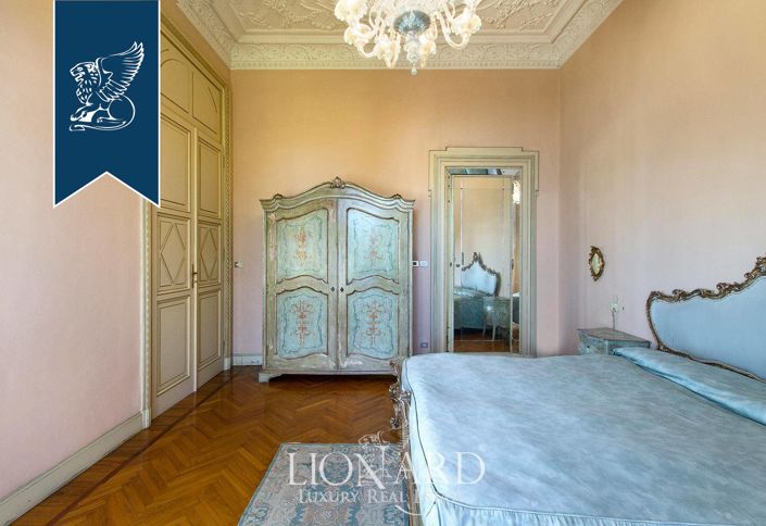 Image No.48-10 Bed Villa for sale