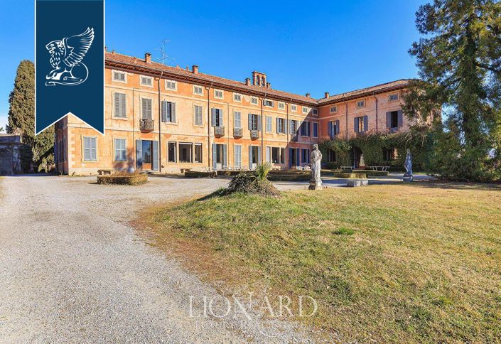 Image No.11-15 Bed Villa for sale