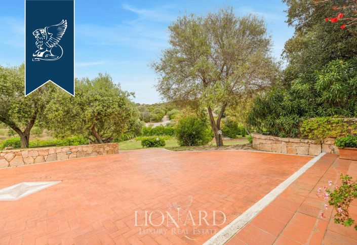 Image No.10-8 Bed Villa for sale