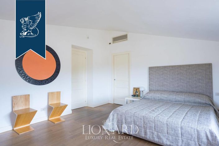 Image No.15-5 Bed Property for sale