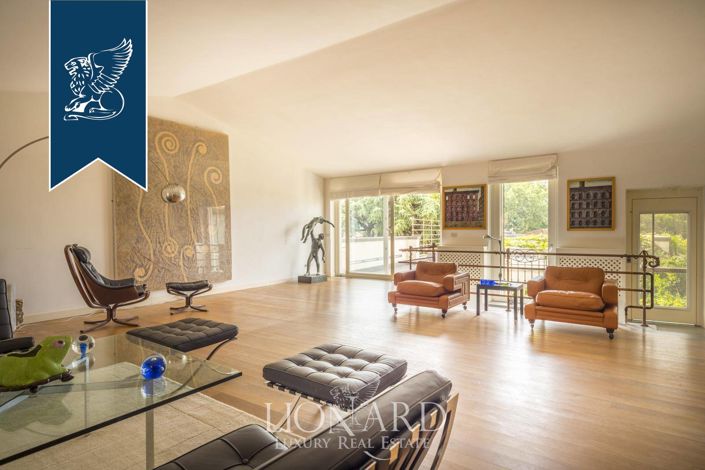 Image No.5-5 Bed Property for sale