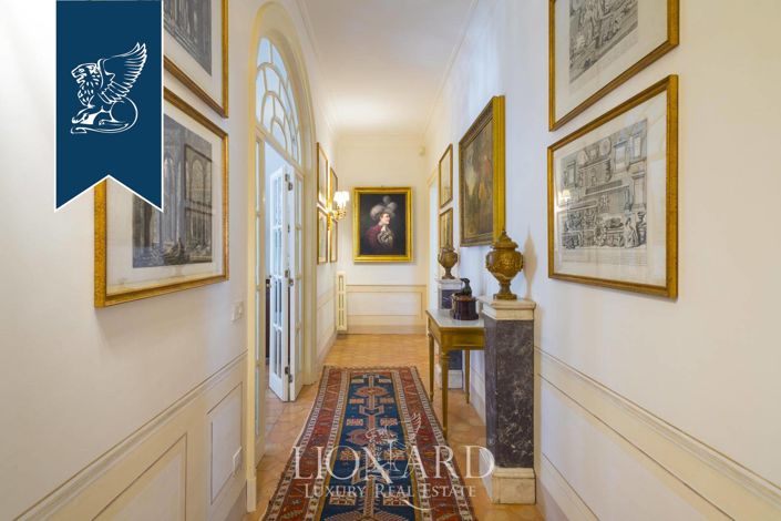 Image No.7-5 Bed Property for sale