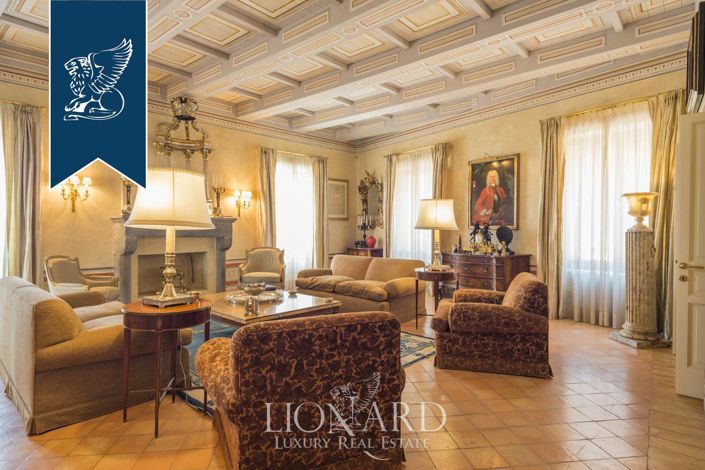 Image No.8-5 Bed Property for sale