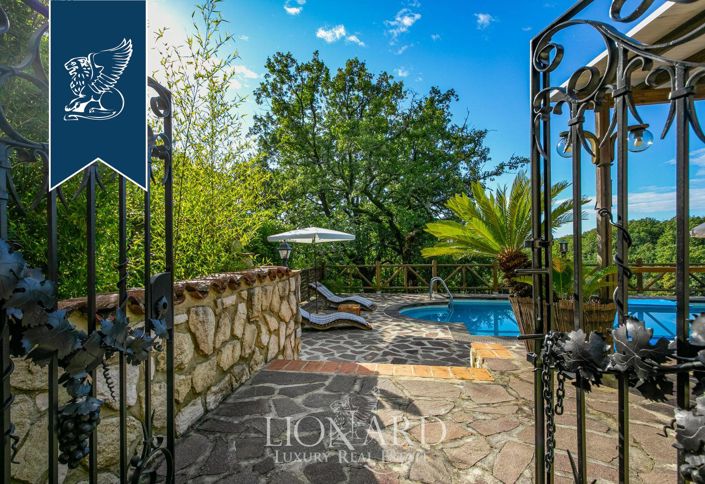 Image No.21-7 Bed Farmhouse for sale