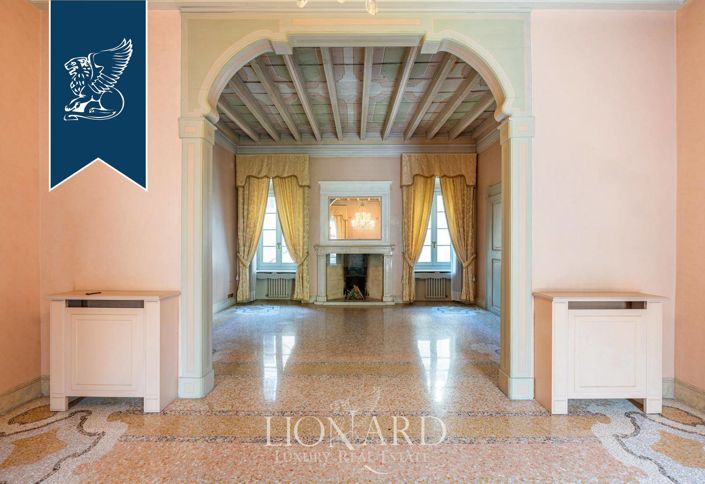 Image No.11-5 Bed Property for sale