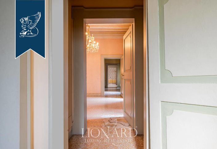 Image No.13-5 Bed Property for sale