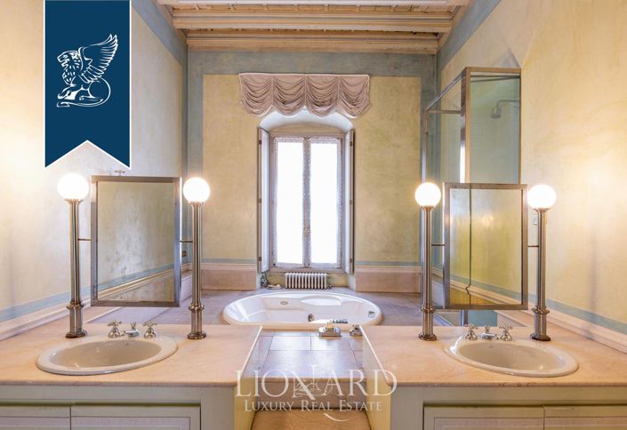 Image No.18-5 Bed Property for sale