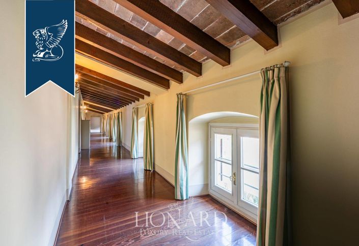 Image No.24-5 Bed Property for sale