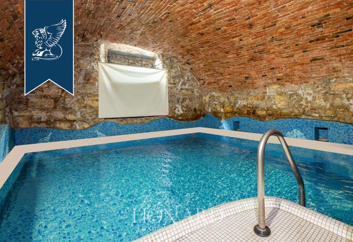 Image No.32-5 Bed Property for sale