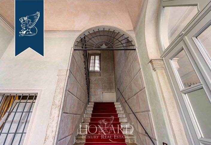 Image No.34-5 Bed Property for sale