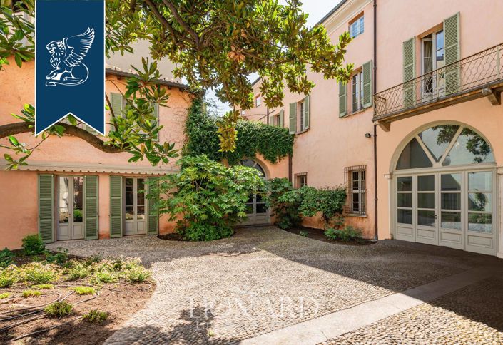 Image No.37-5 Bed Property for sale