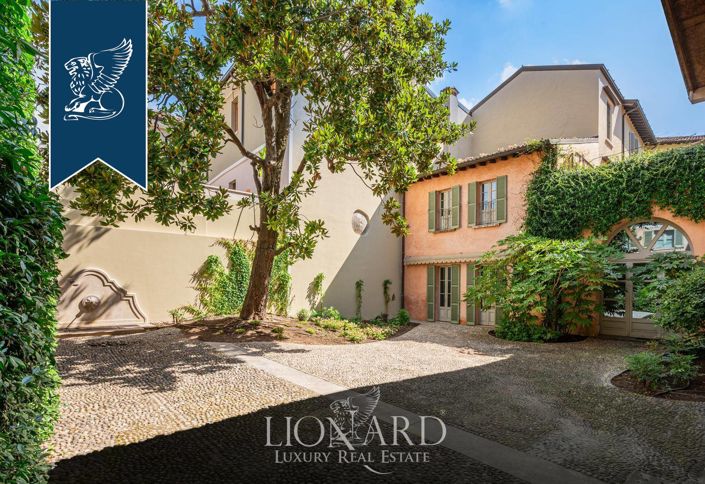 Image No.40-5 Bed Property for sale