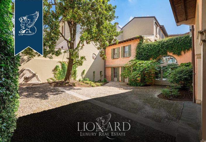 Image No.5-5 Bed Property for sale