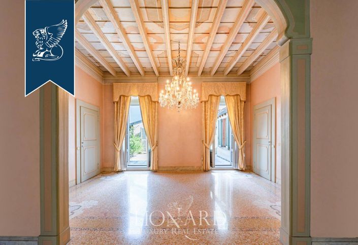 Image No.7-5 Bed Property for sale