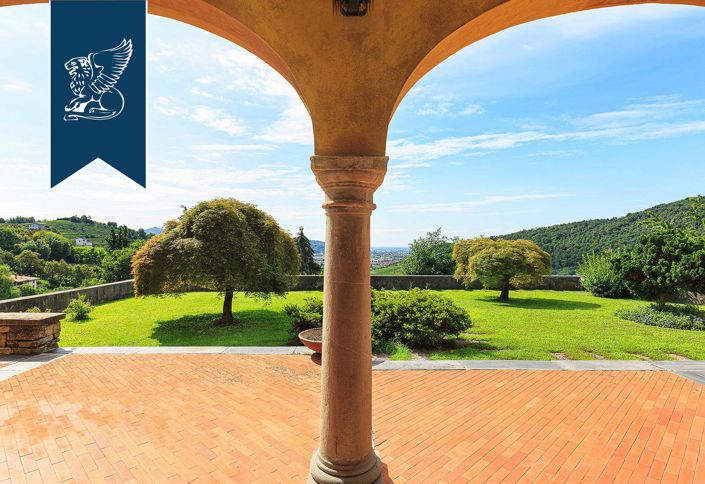 Image No.11-9 Bed Villa for sale