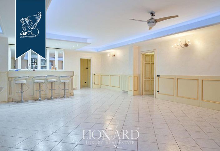 Image No.15-20 Bed Villa for sale