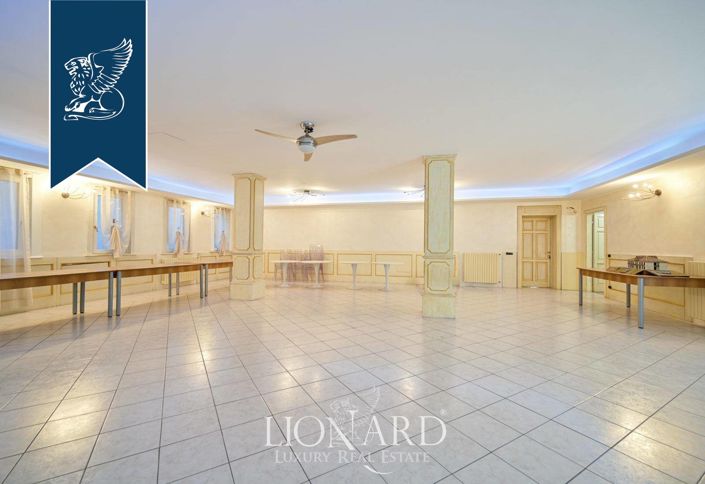 Image No.17-20 Bed Villa for sale