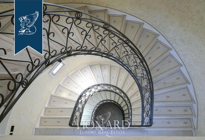 Image No.21-20 Bed Villa for sale