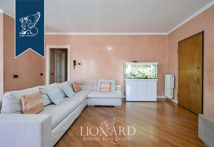 Image No.22-20 Bed Villa for sale