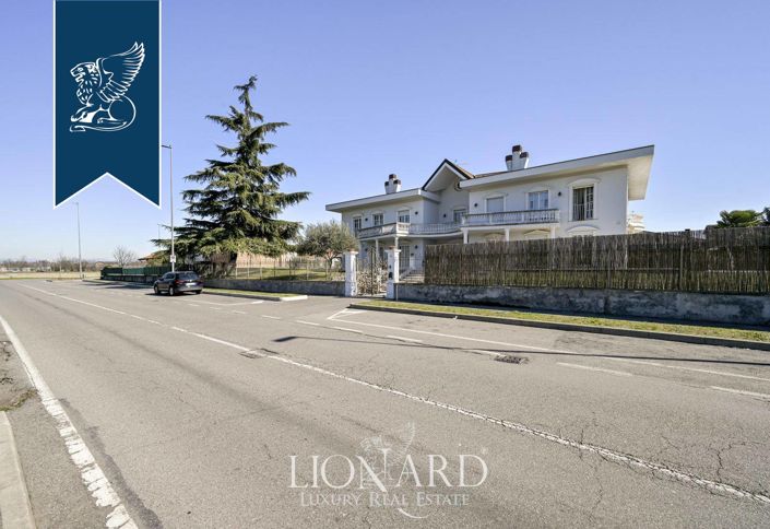 Image No.3-20 Bed Villa for sale