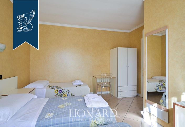 Image No.31-20 Bed Villa for sale