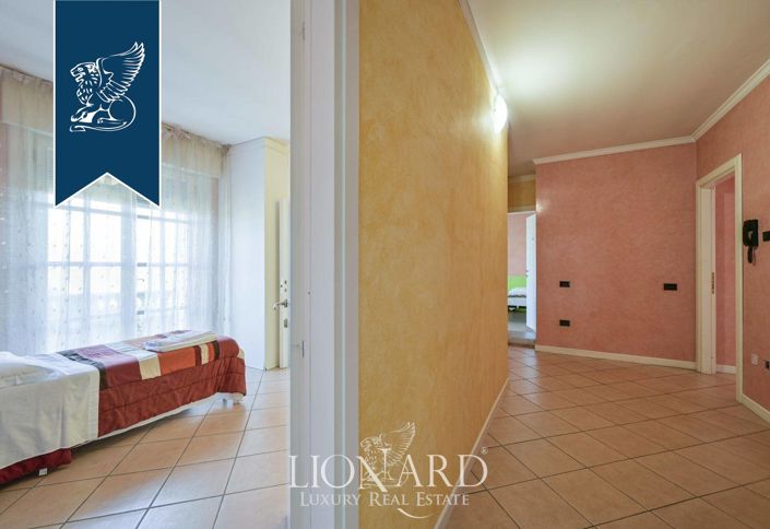 Image No.38-20 Bed Villa for sale