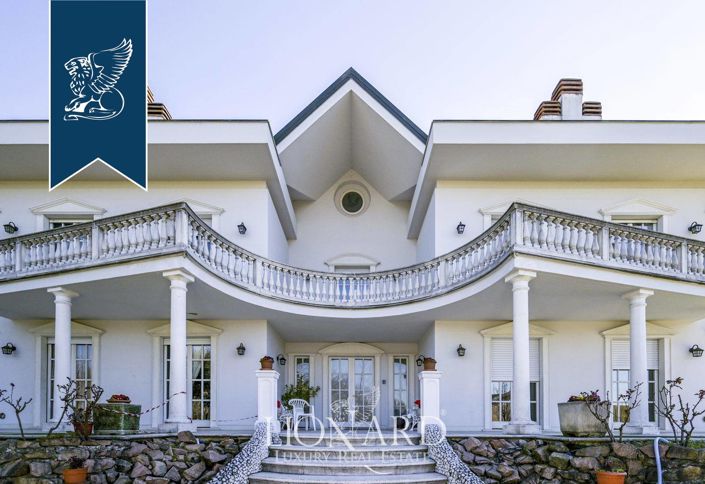 Image No.4-20 Bed Villa for sale