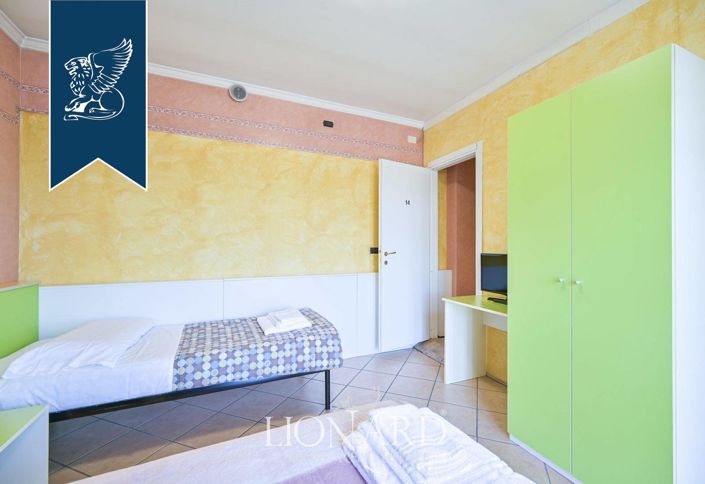 Image No.40-20 Bed Villa for sale