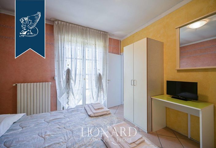 Image No.41-20 Bed Villa for sale