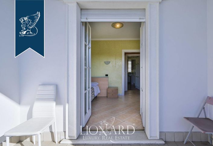 Image No.44-20 Bed Villa for sale