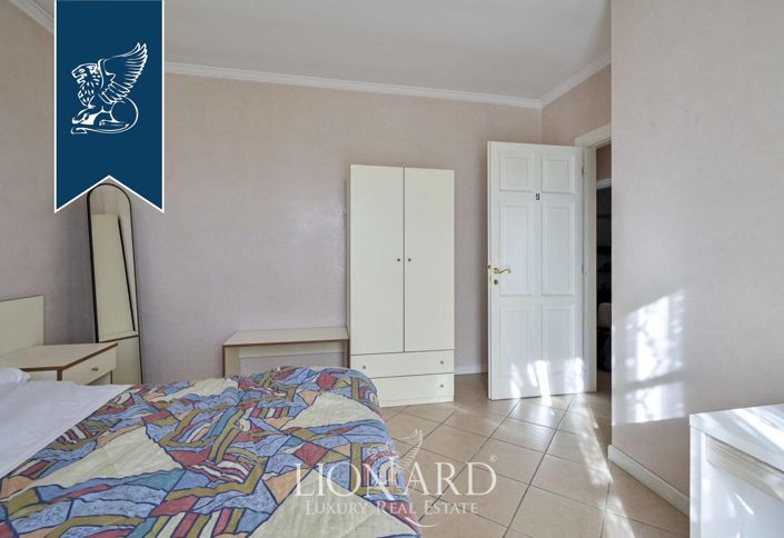 Image No.46-20 Bed Villa for sale