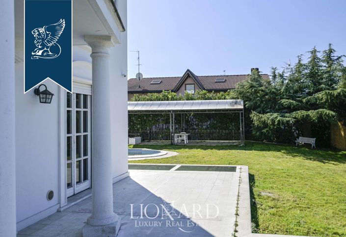 Image No.8-20 Bed Villa for sale