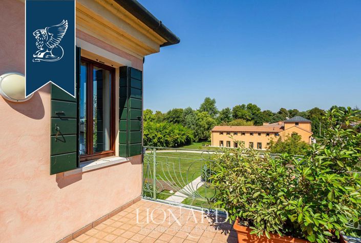 Image No.45-8 Bed Villa for sale