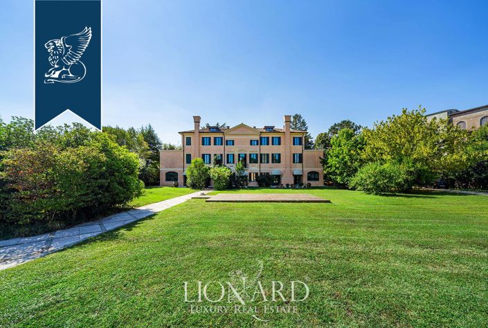 Image No.6-8 Bed Villa for sale