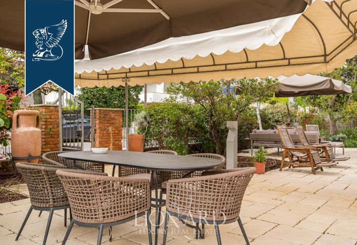 Image No.20-18 Bed Hotel for sale