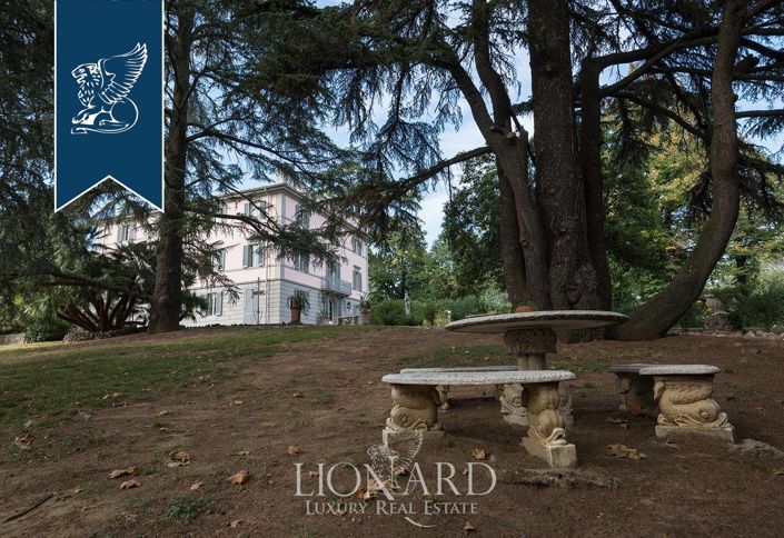 Image No.15-12 Bed Villa for sale