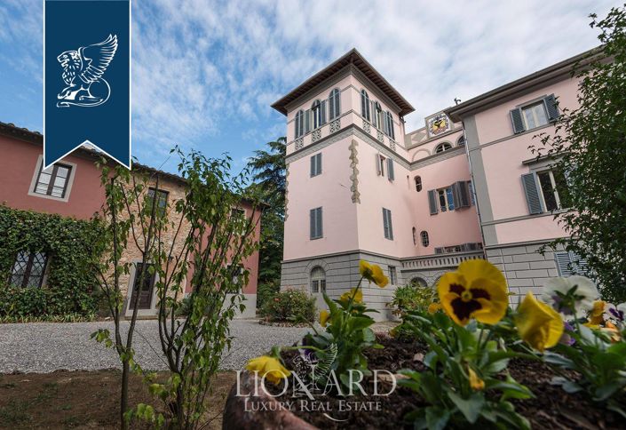 Image No.18-12 Bed Villa for sale